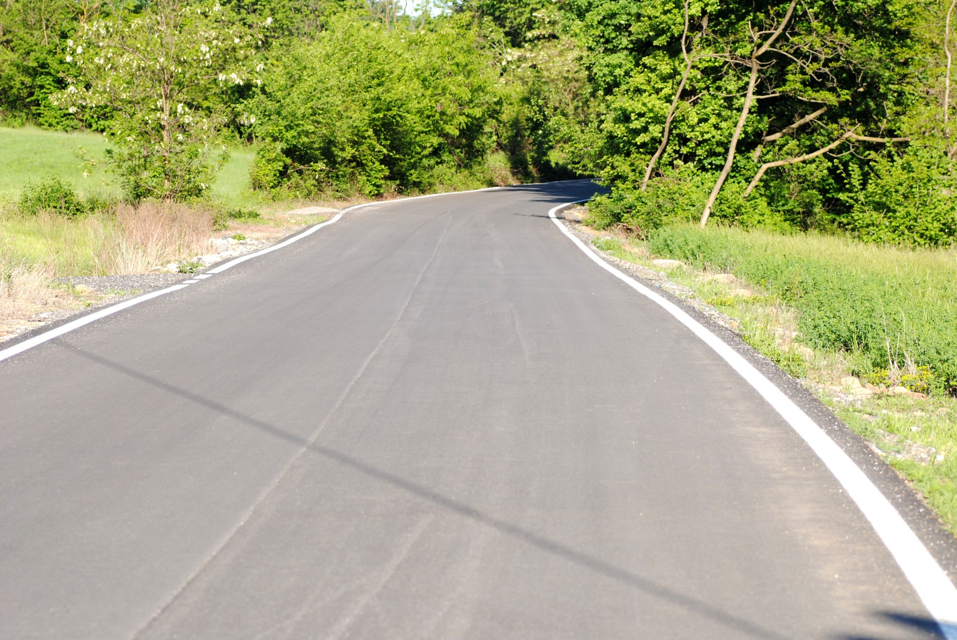 road countryside grass free photo