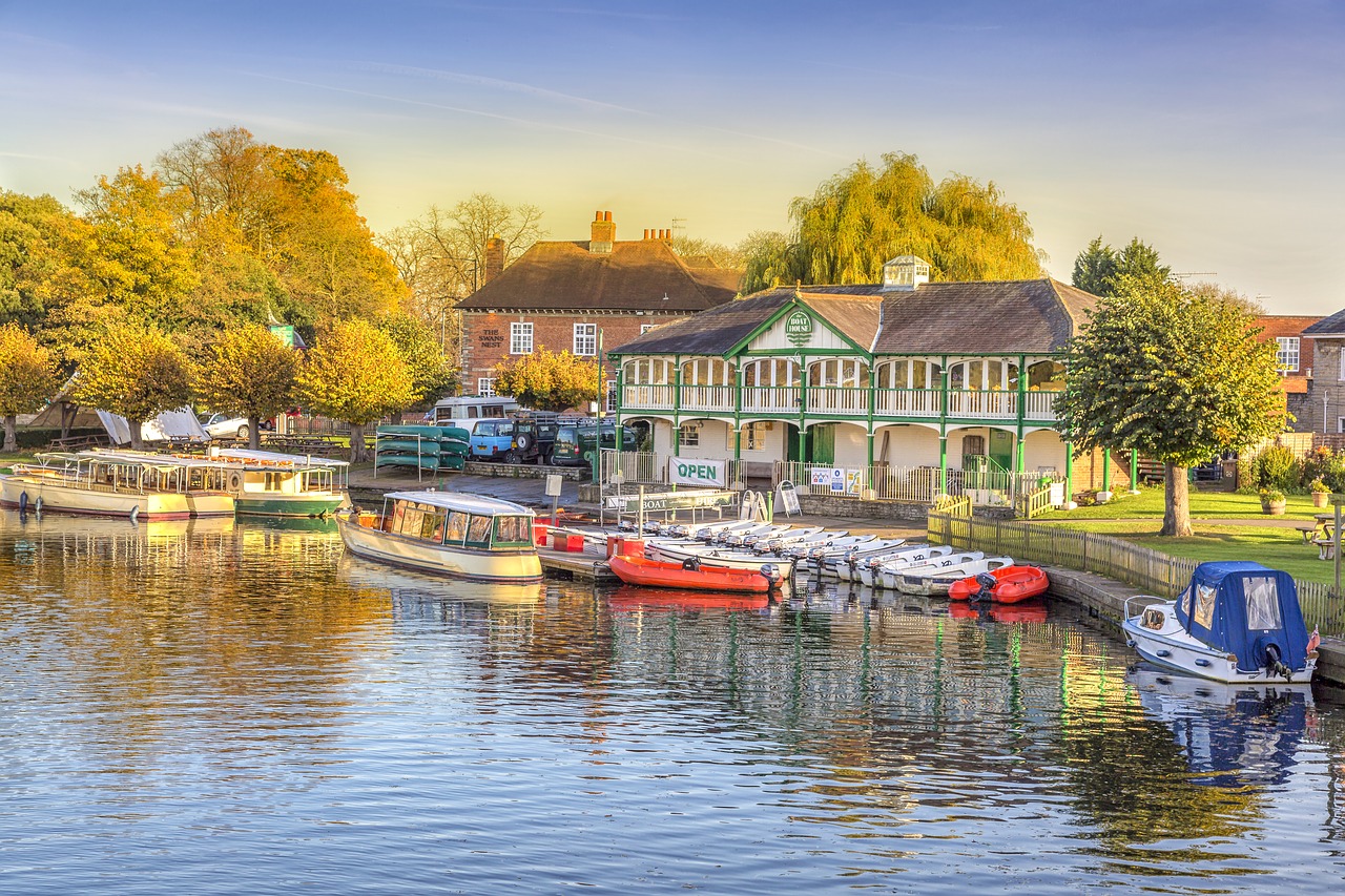stratford upon avon riverboats barges free photo