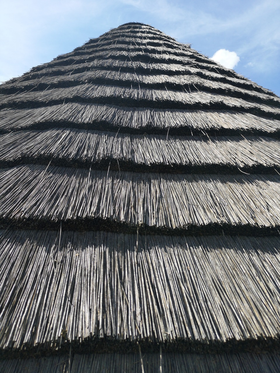 straw  roof  triangle free photo