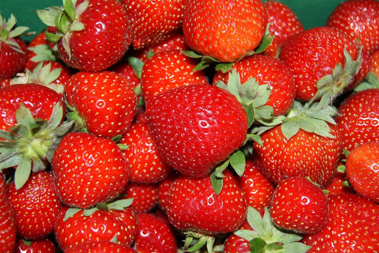 strawberries strawberry fresh free photo