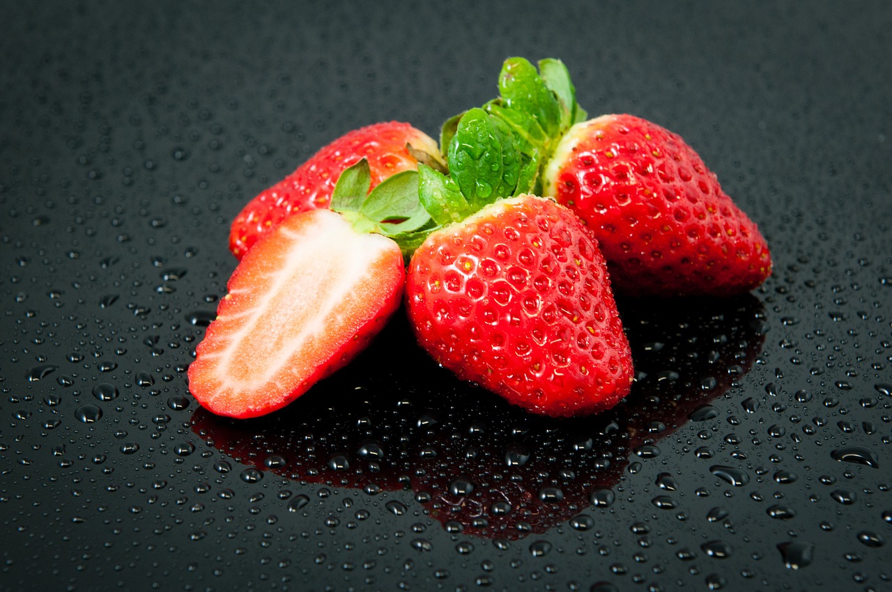 strawberries fruit plants free photo