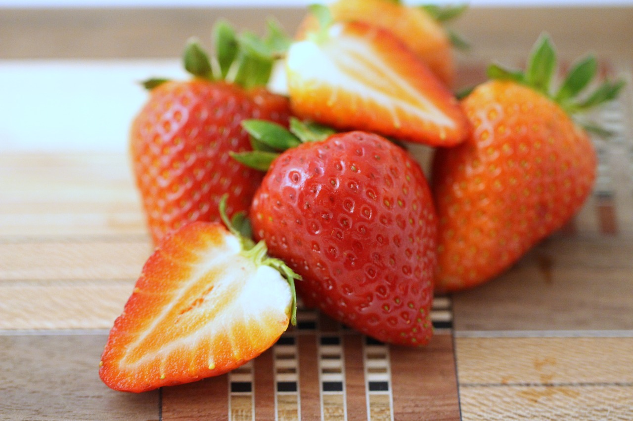 strawberries fruit strawberry free photo
