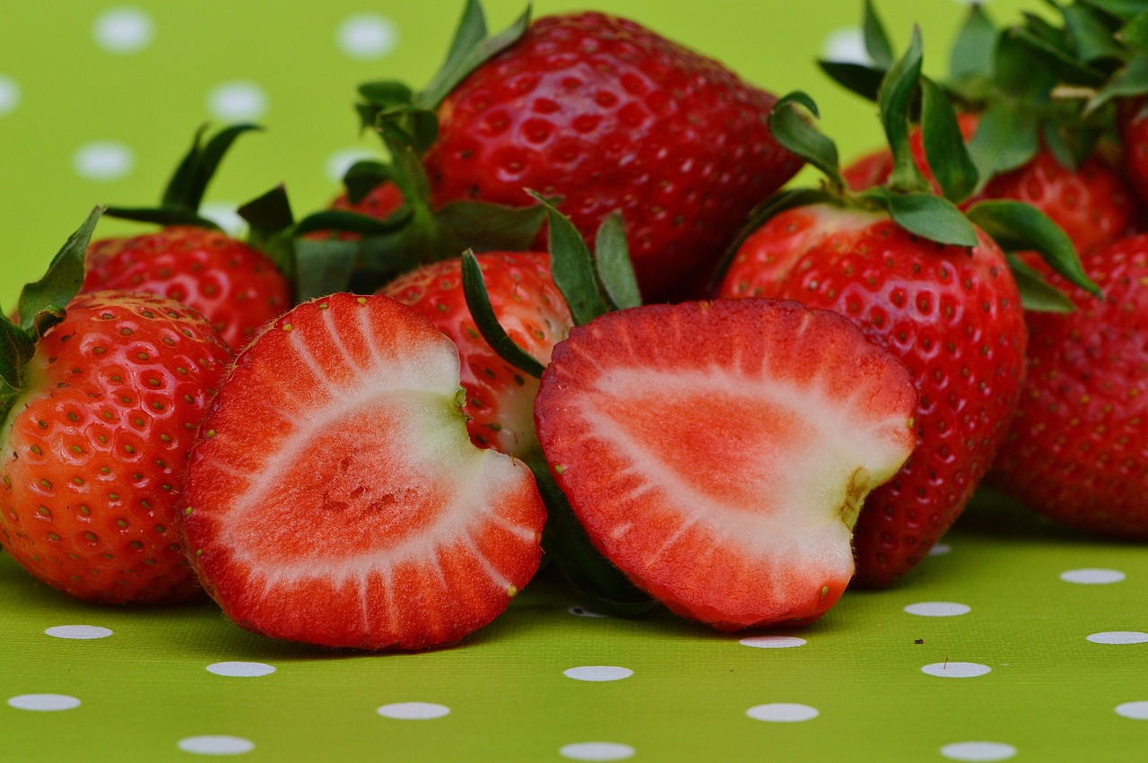 strawberries fruit close free photo