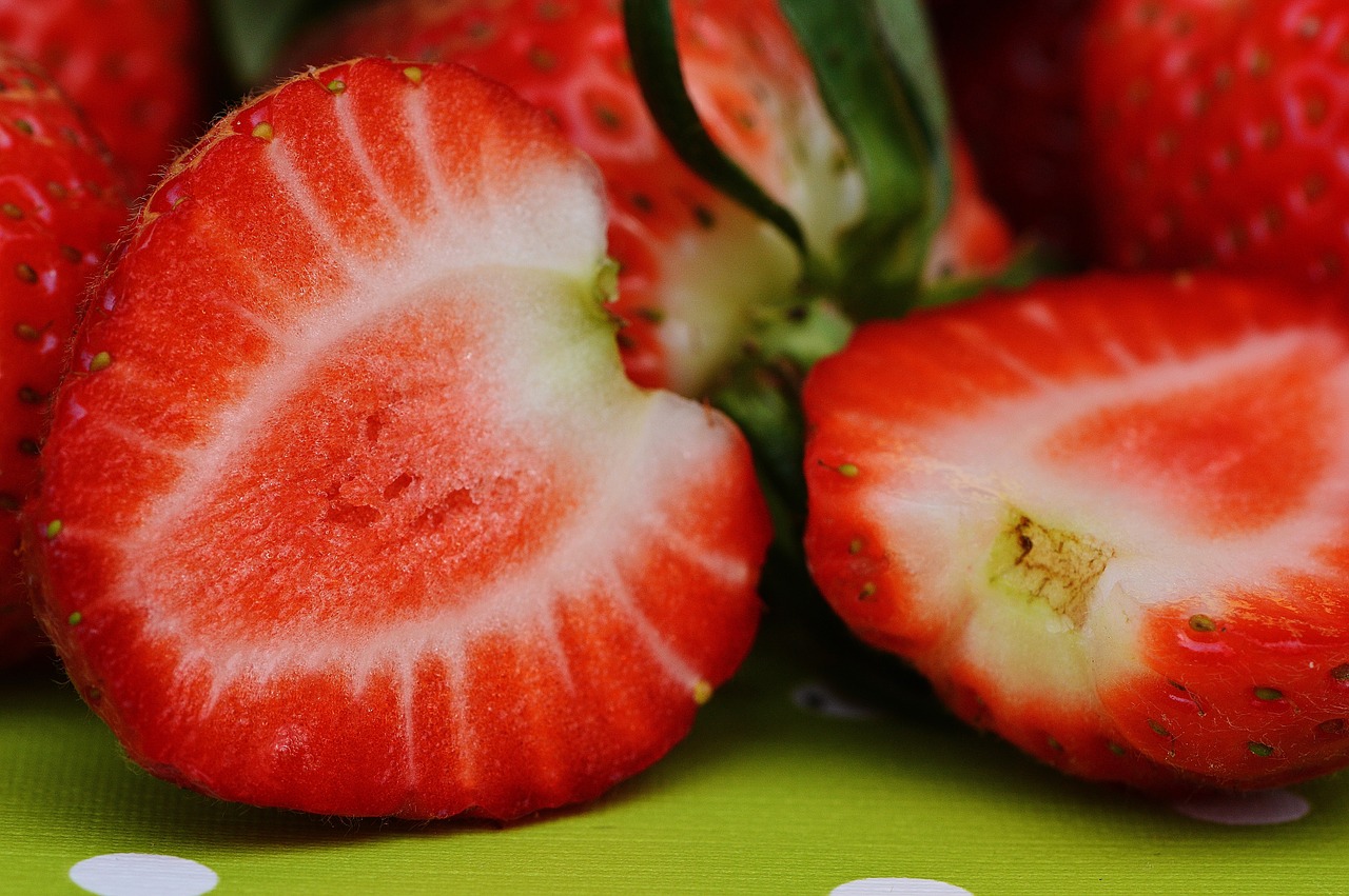 strawberries fruit close free photo