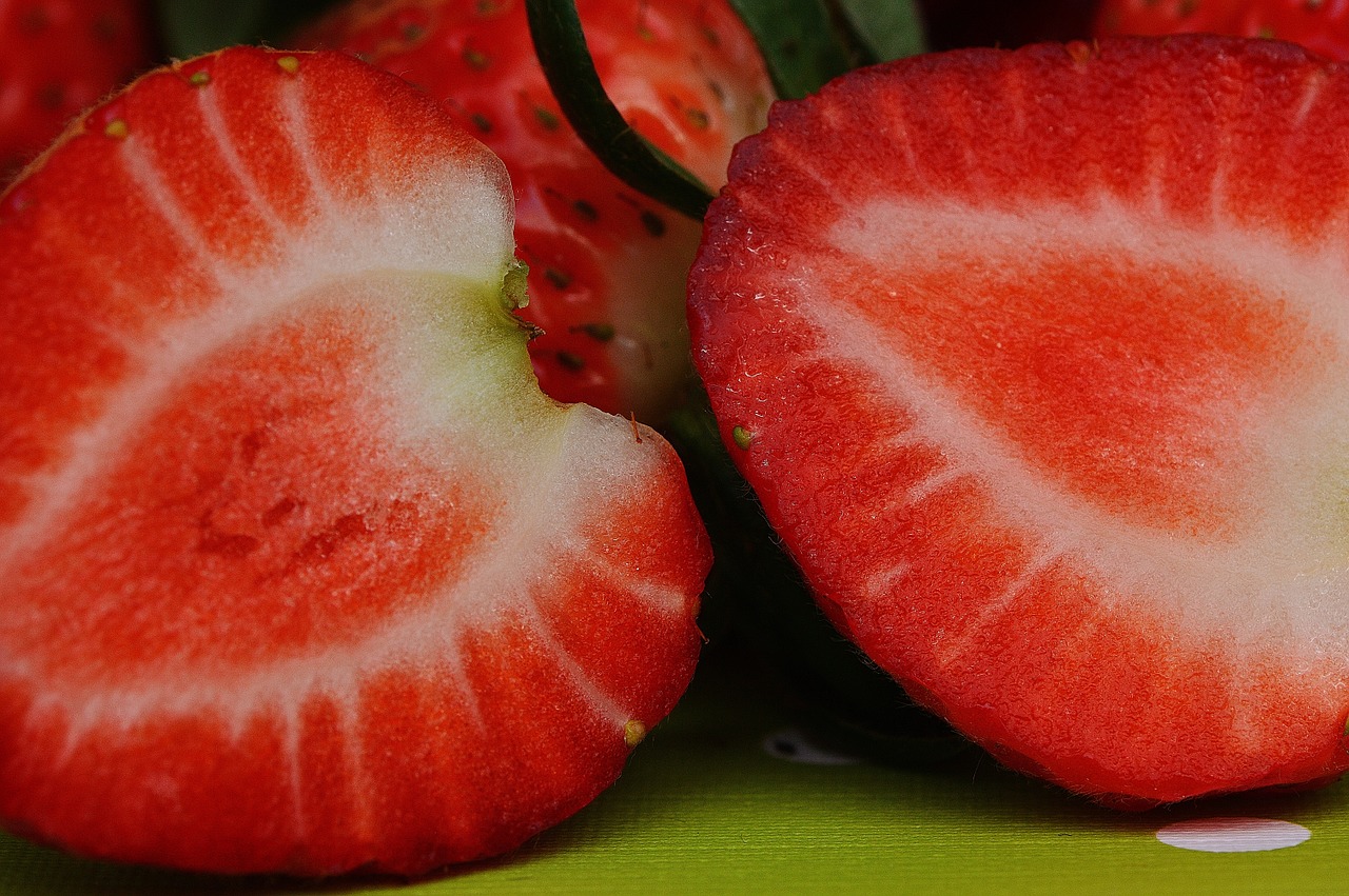 strawberries fruit close free photo