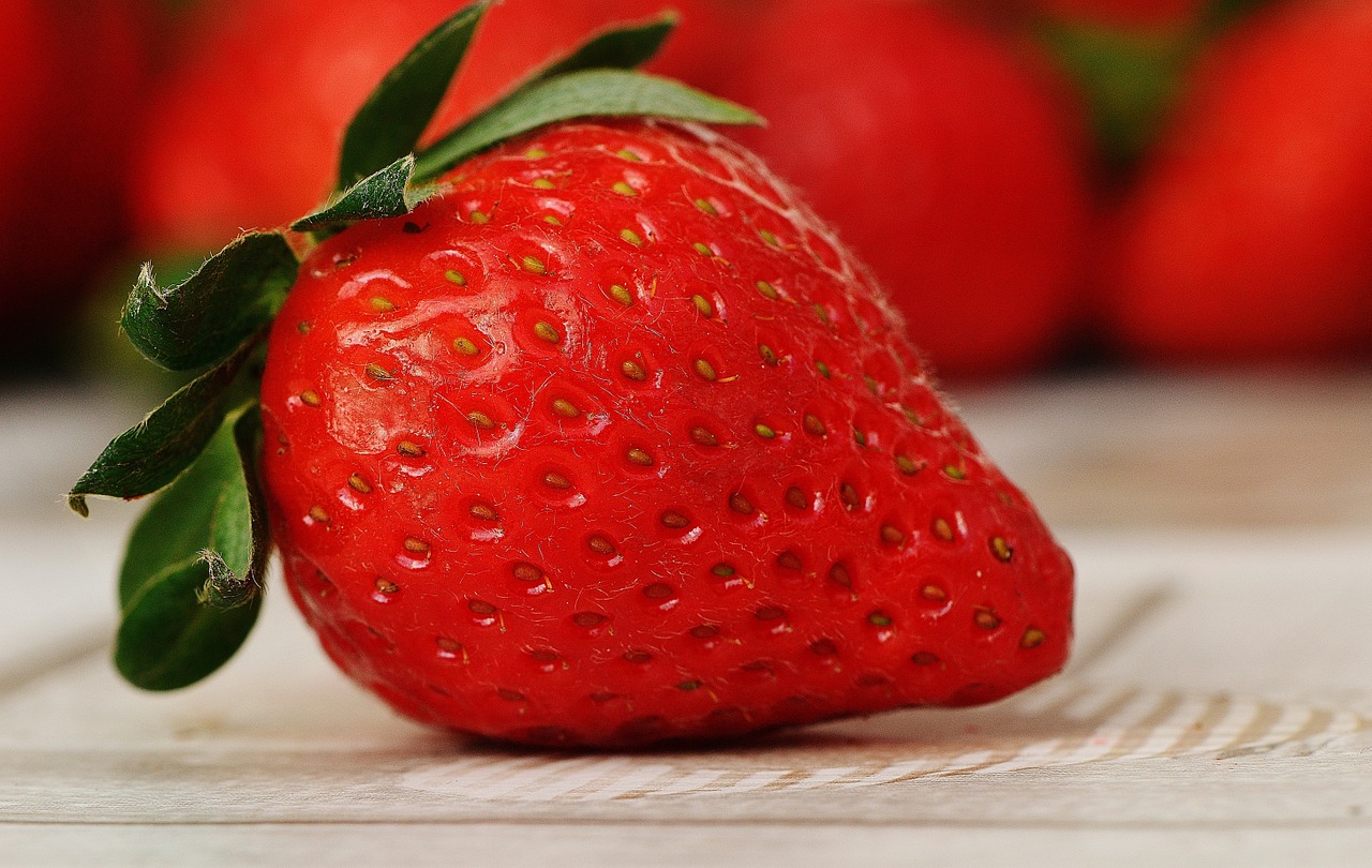 strawberries fruit close free photo