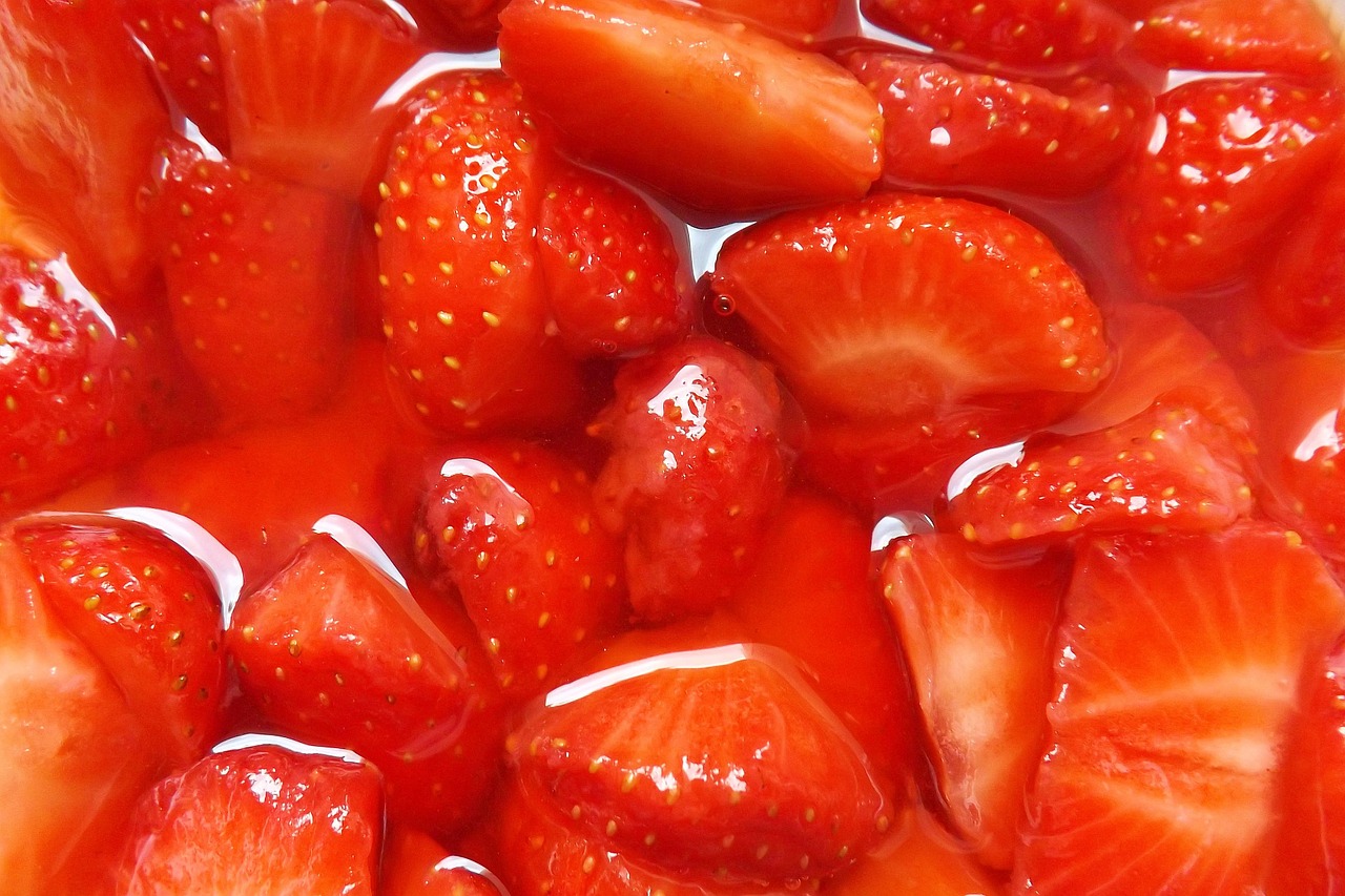 strawberries delicious sweet free photo