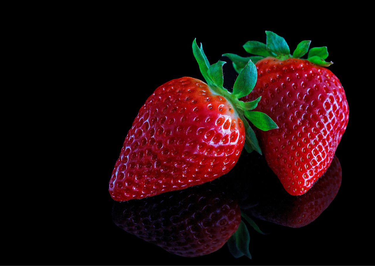 strawberries berries red free photo