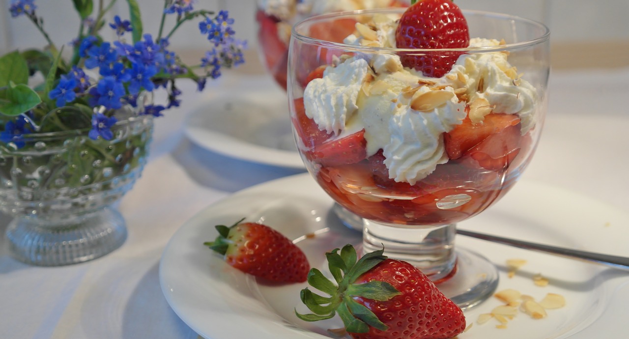 strawberries strawberry cup ice free photo