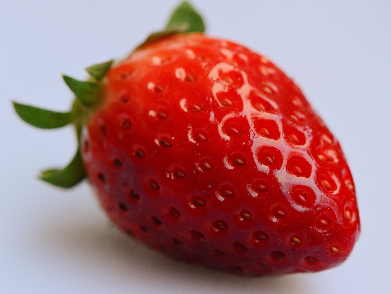 strawberries fruit close free photo