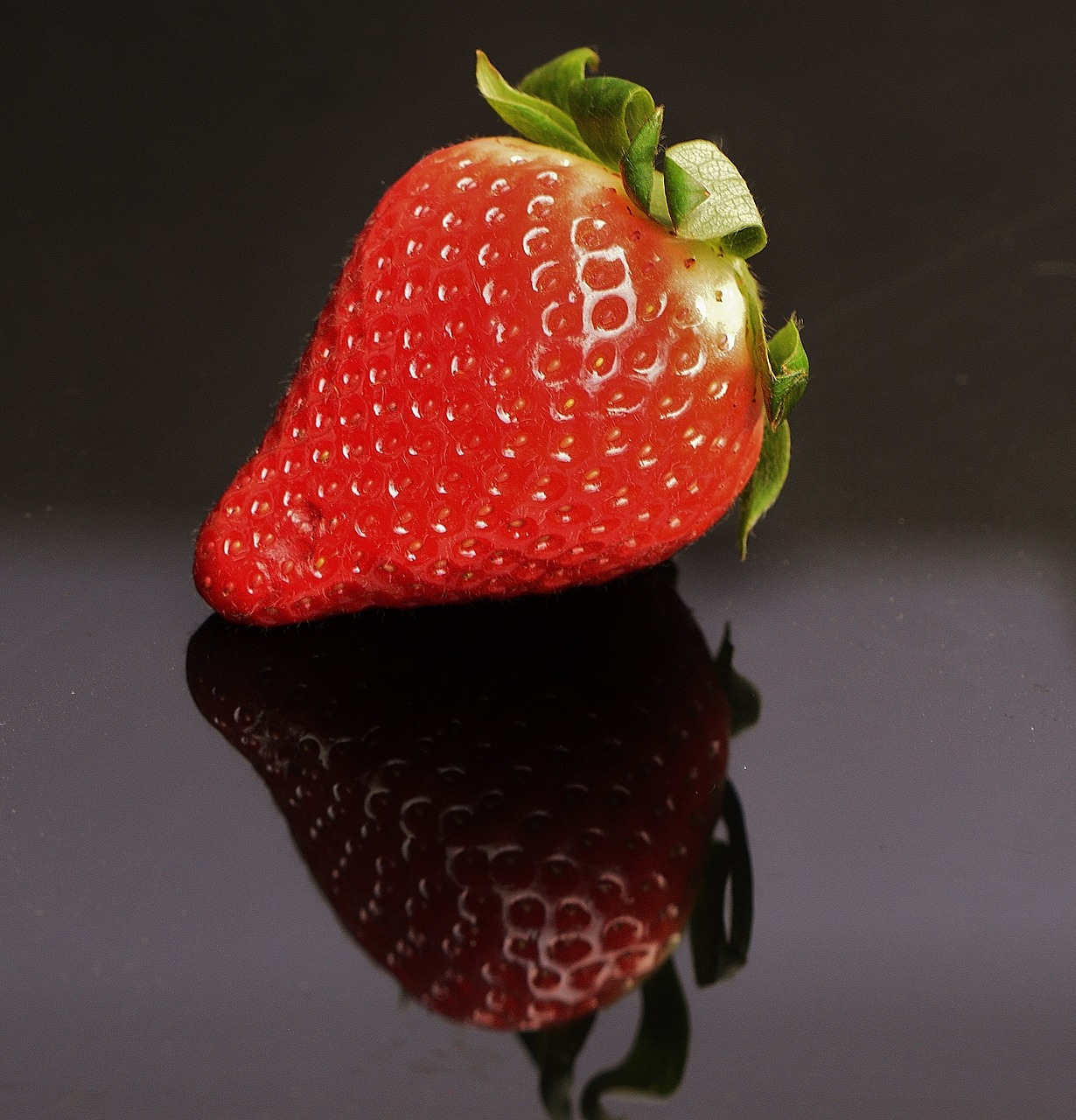 strawberries fruit close free photo