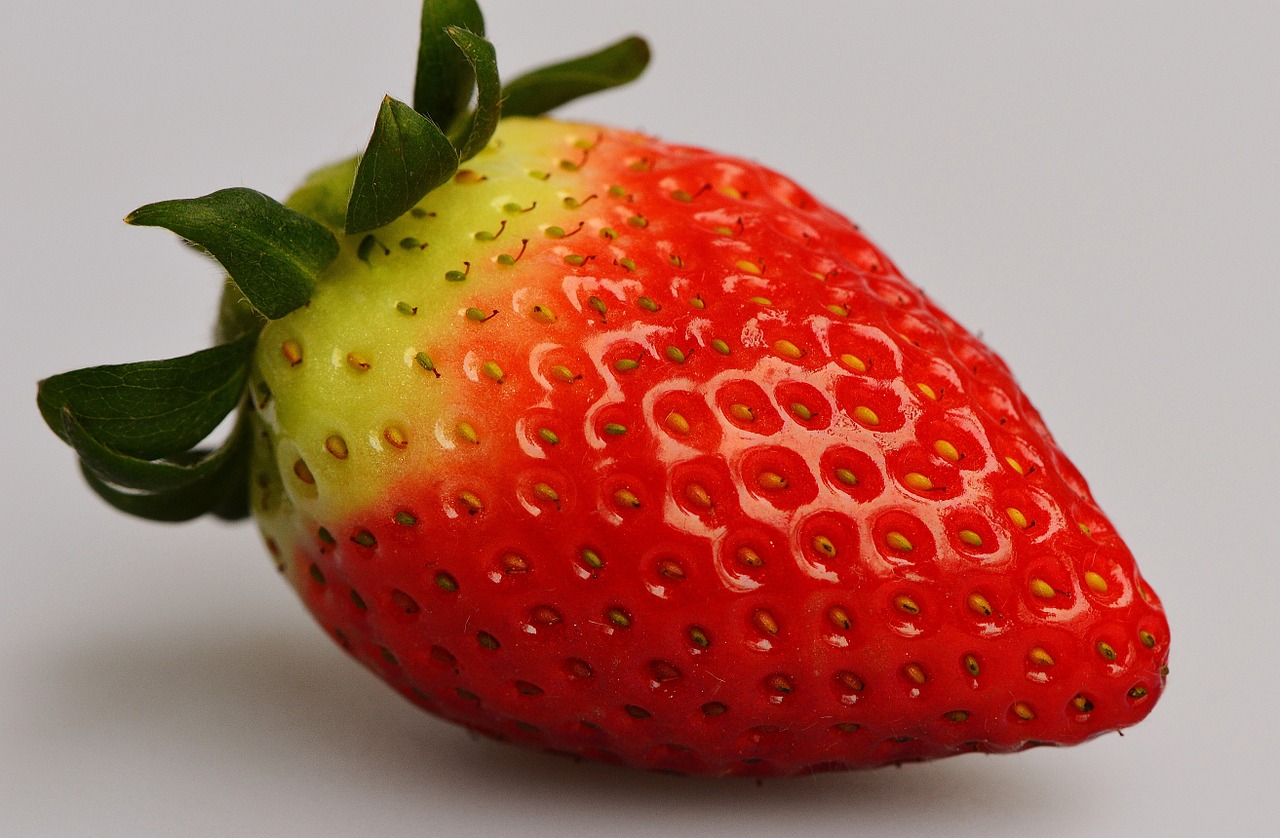 strawberries fruit close free photo