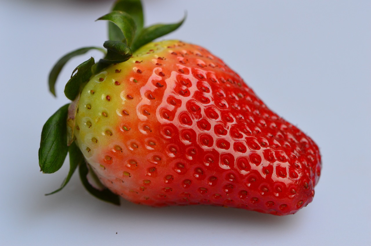 strawberries fruit close free photo