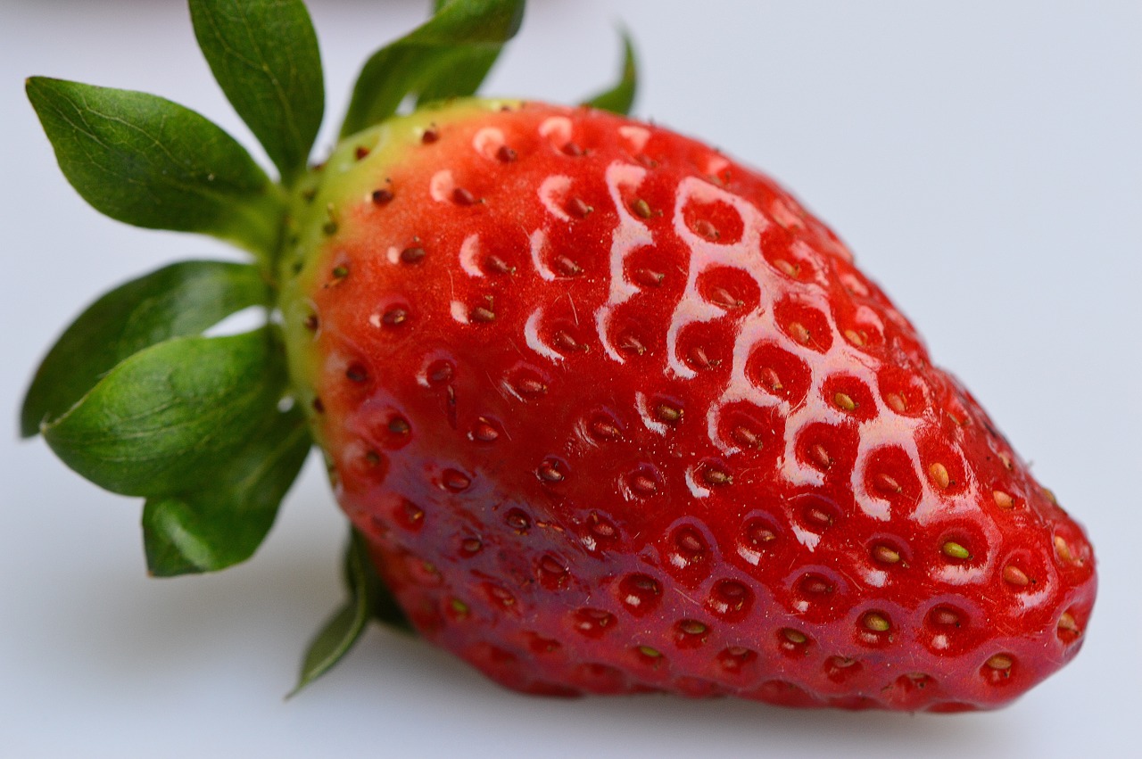 strawberries fruit close free photo