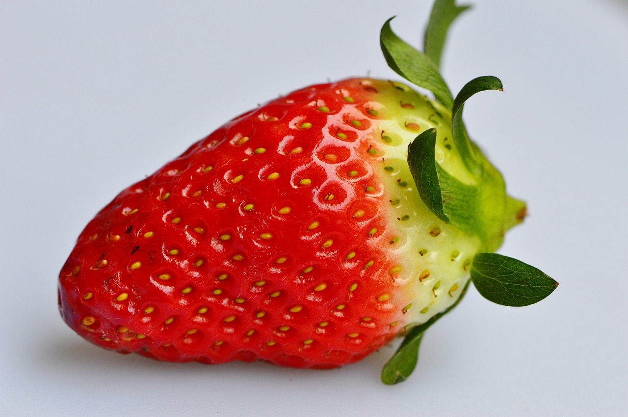 strawberries fruit close free photo