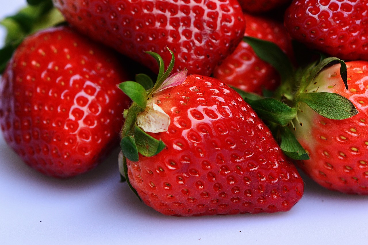 strawberries fruit close free photo