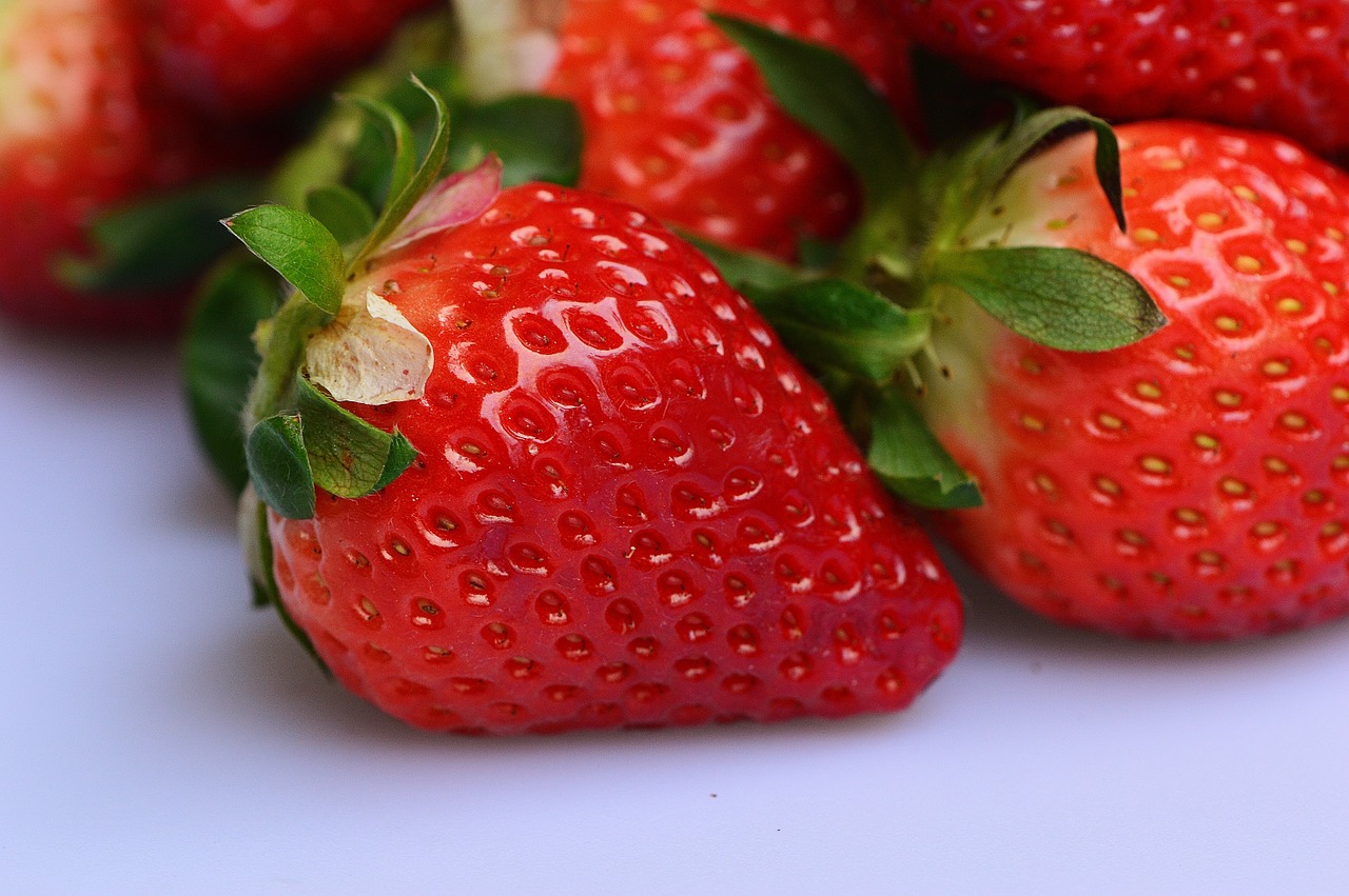 strawberries fruit close free photo