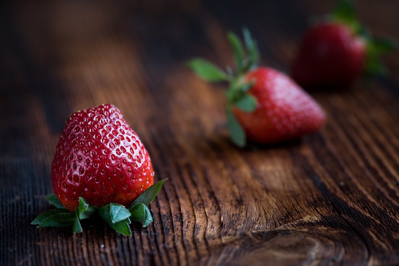 strawberries fruit soft fruit free photo
