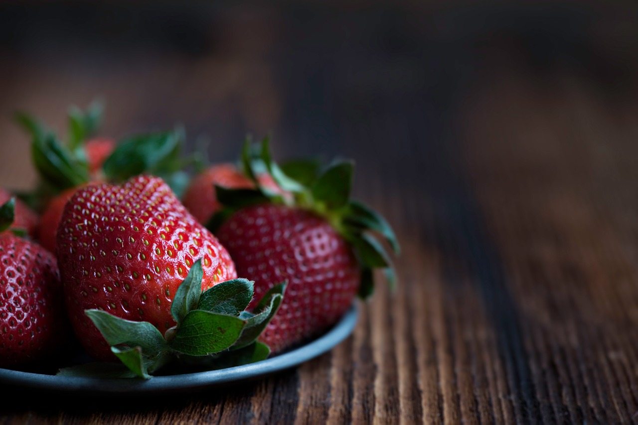 strawberries red fruit free photo