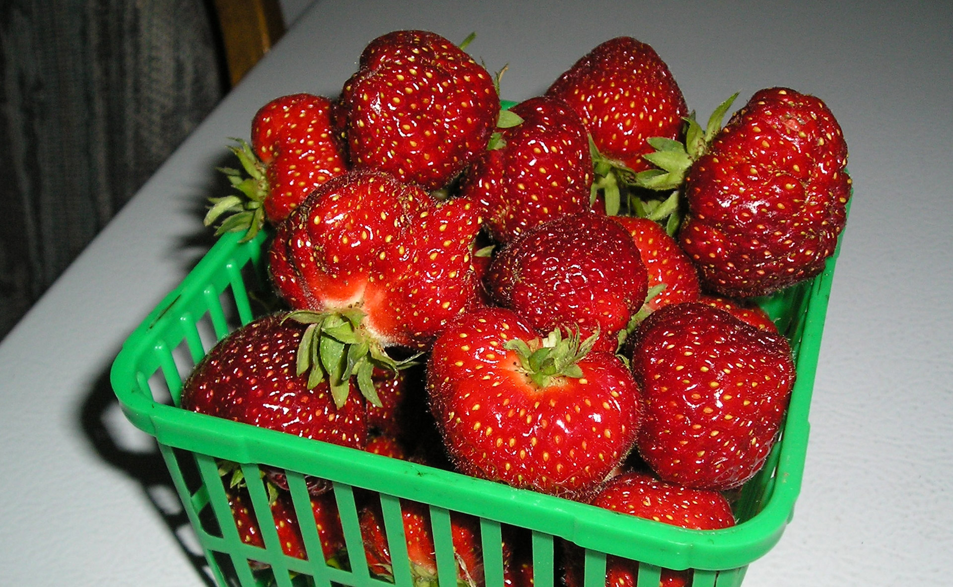 strawberries red fresh free photo