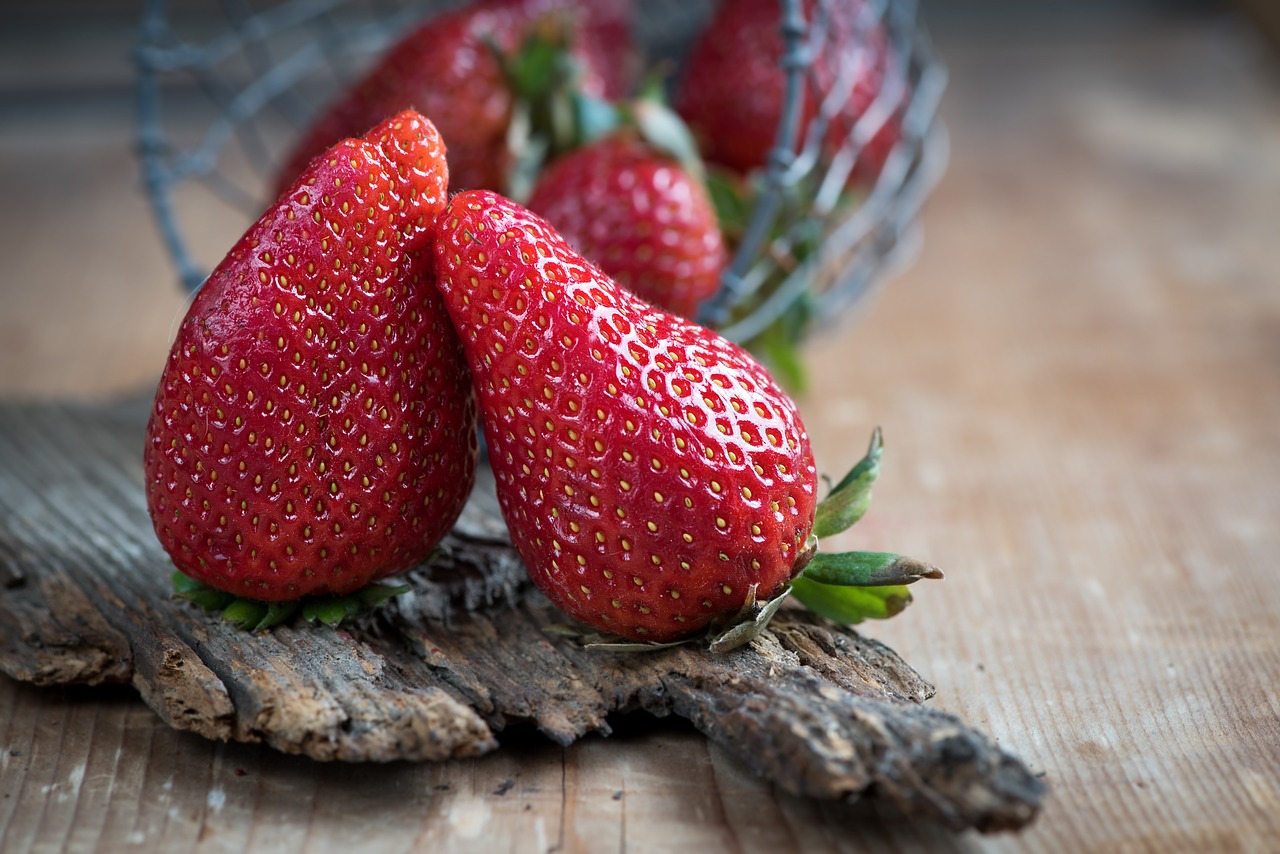 strawberries red frisch free photo