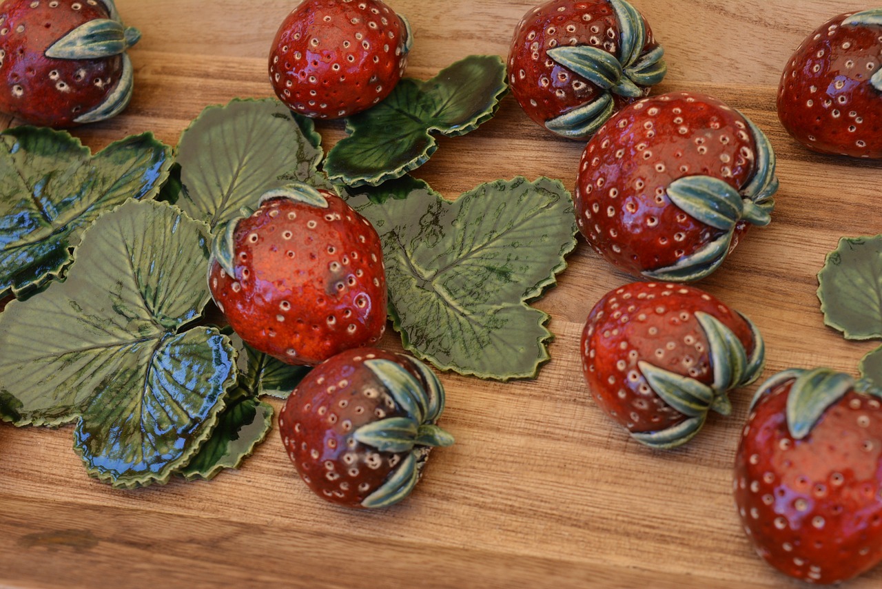 strawberries sound figure free photo