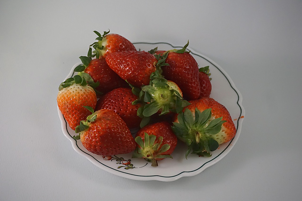 strawberries fruit eat free photo