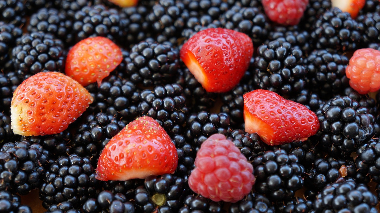 strawberries blackberries fruits free photo