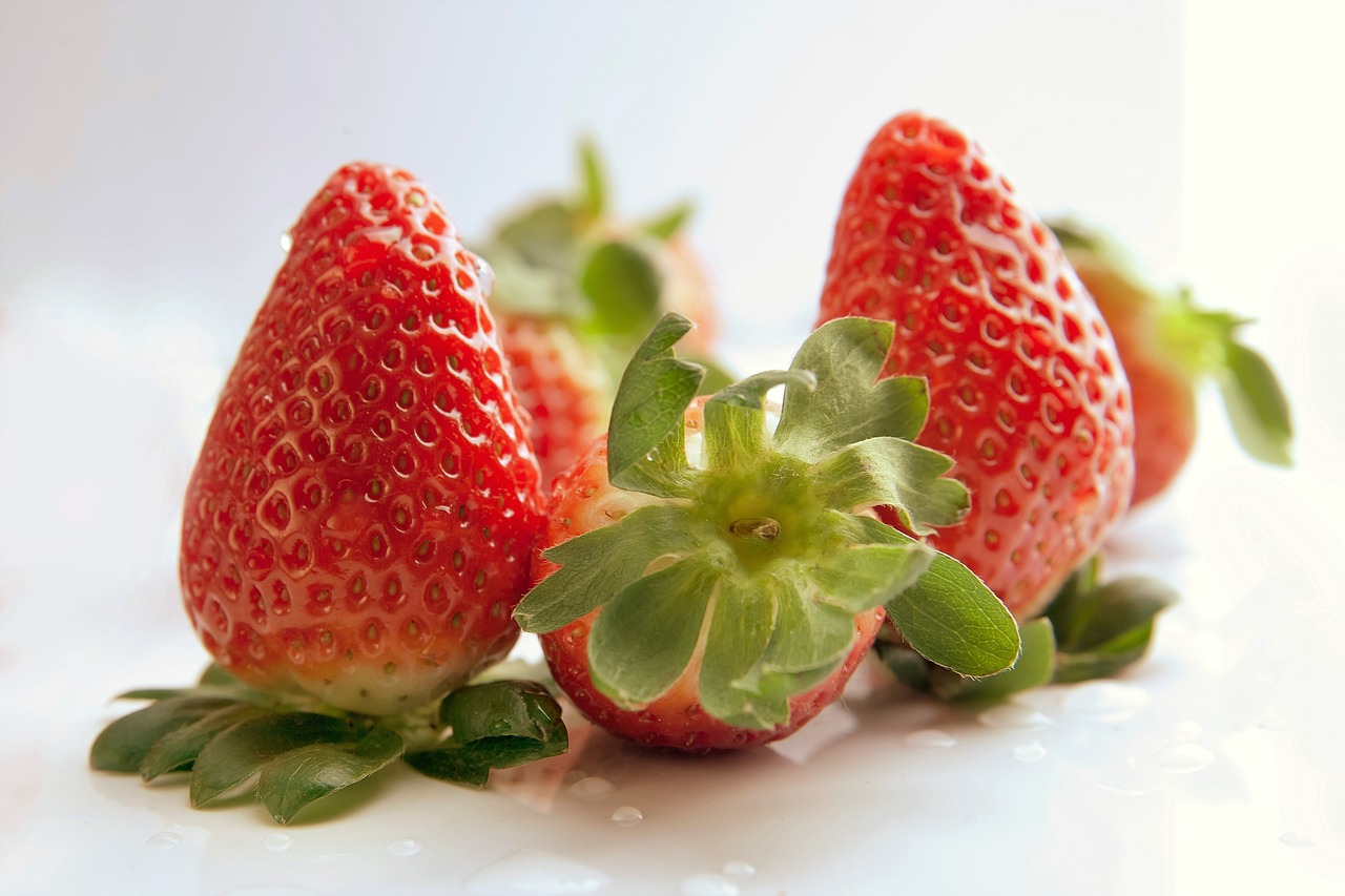 strawberries fruits food free photo