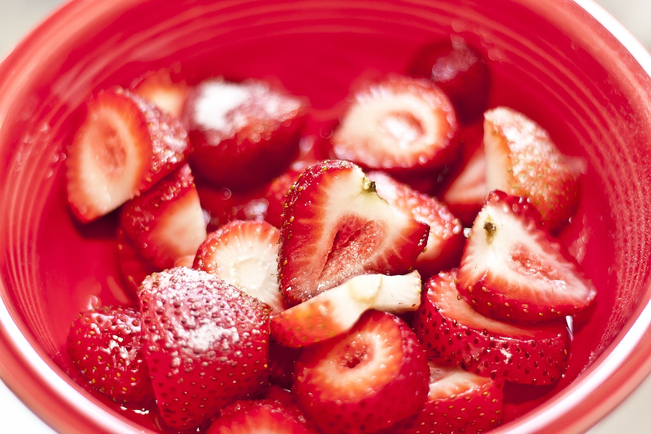 strawberries red fruit free photo