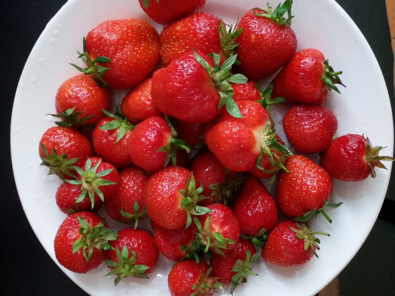 strawberries berries fresh free photo