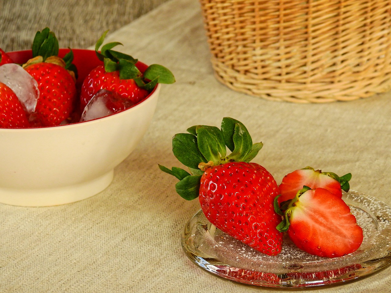 strawberries berries fruits free photo