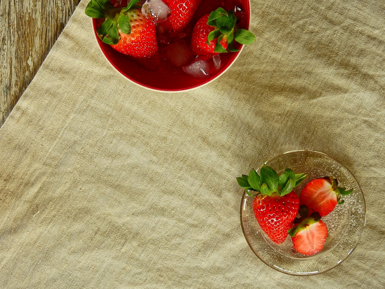 strawberries berries fruits free photo