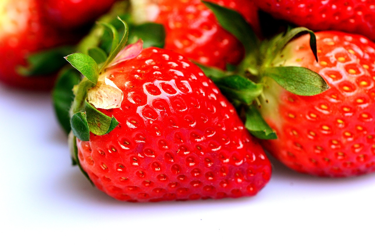 strawberries fruit berry free photo