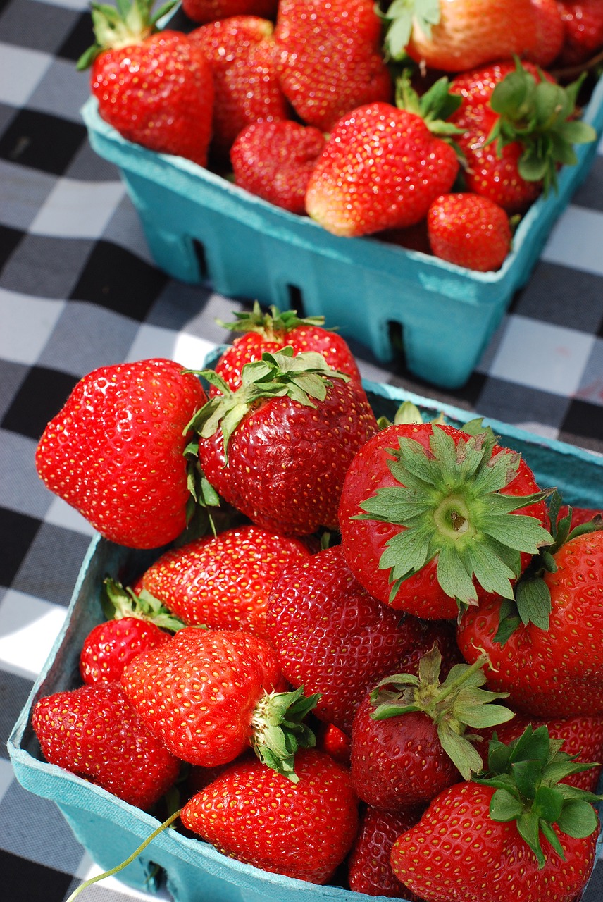strawberries strawberry basket fruit free photo