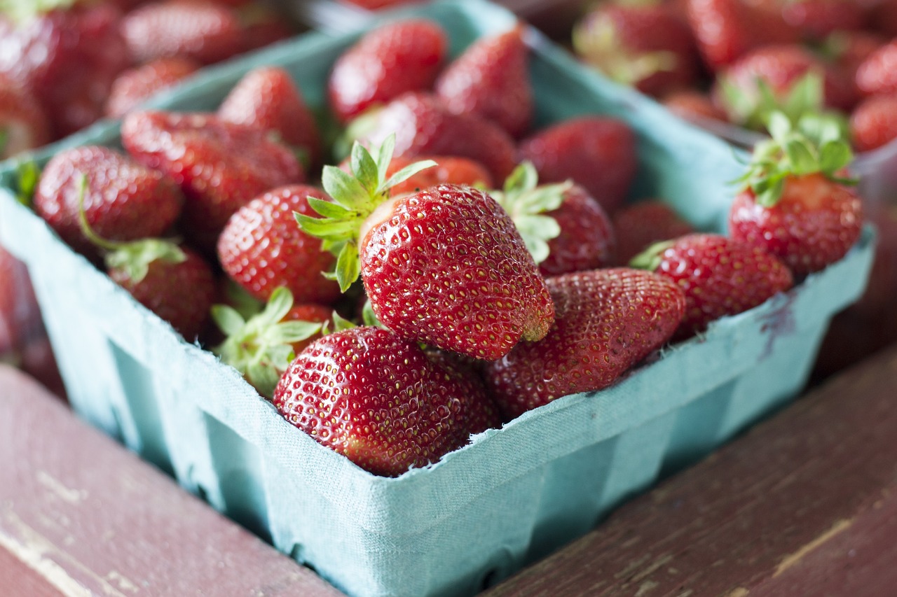 strawberries market strawberry free photo