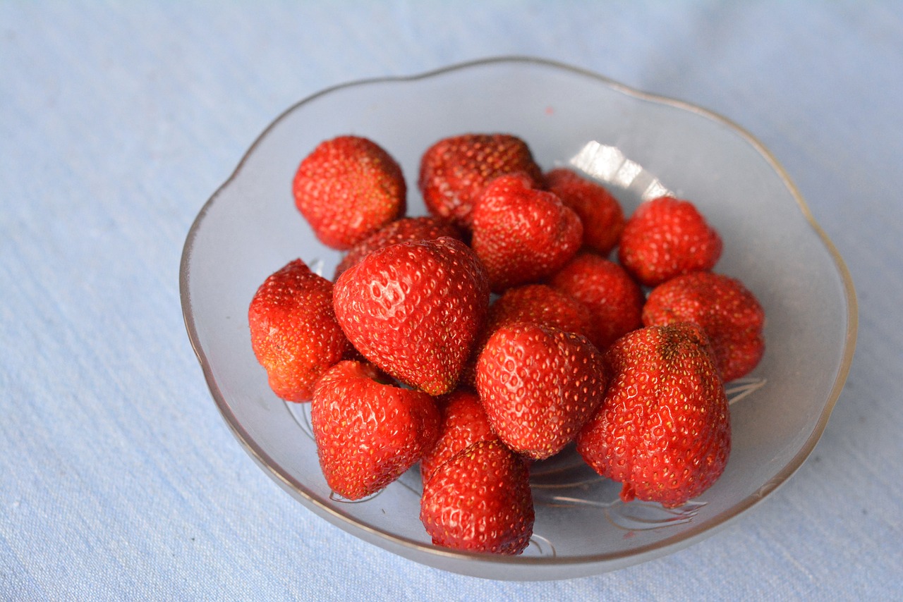 strawberries strawberry fruit free photo