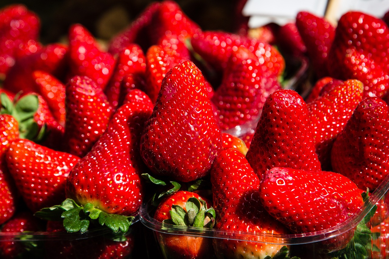 strawberries fruit red free photo