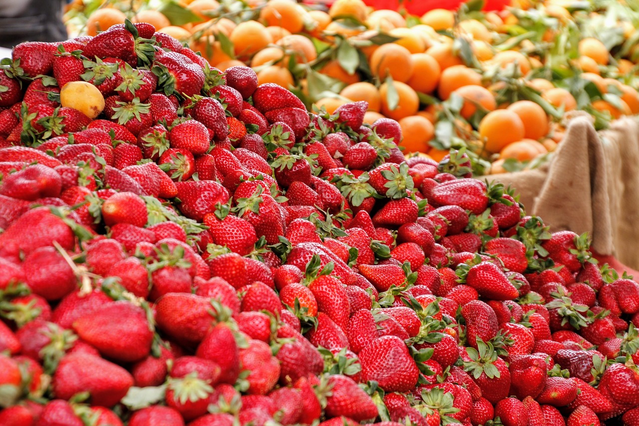 strawberries oranges market free photo