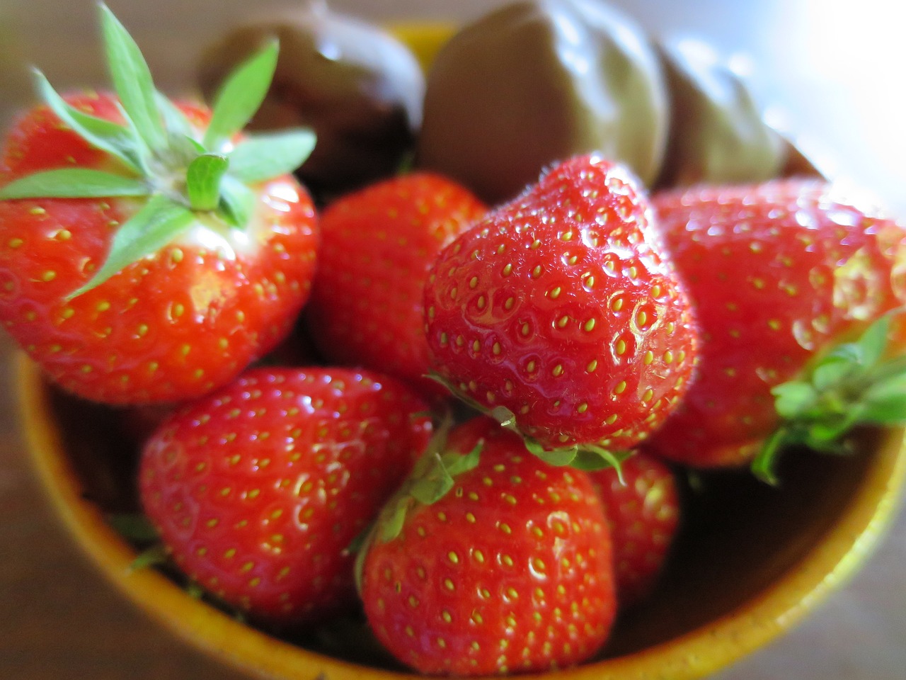 strawberries chocolate temptations free photo