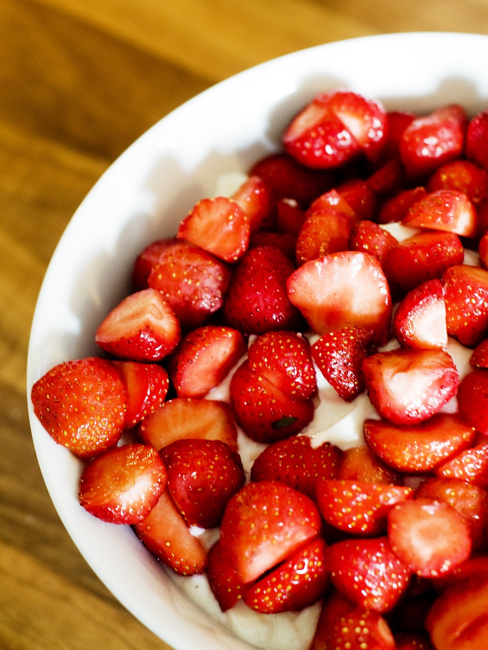 strawberries red fruits free photo