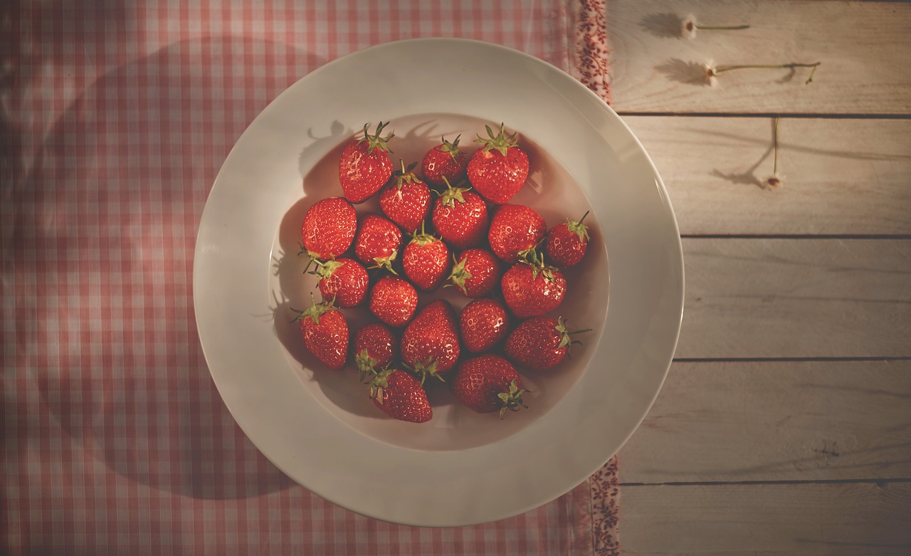 strawberries fruits plate free photo