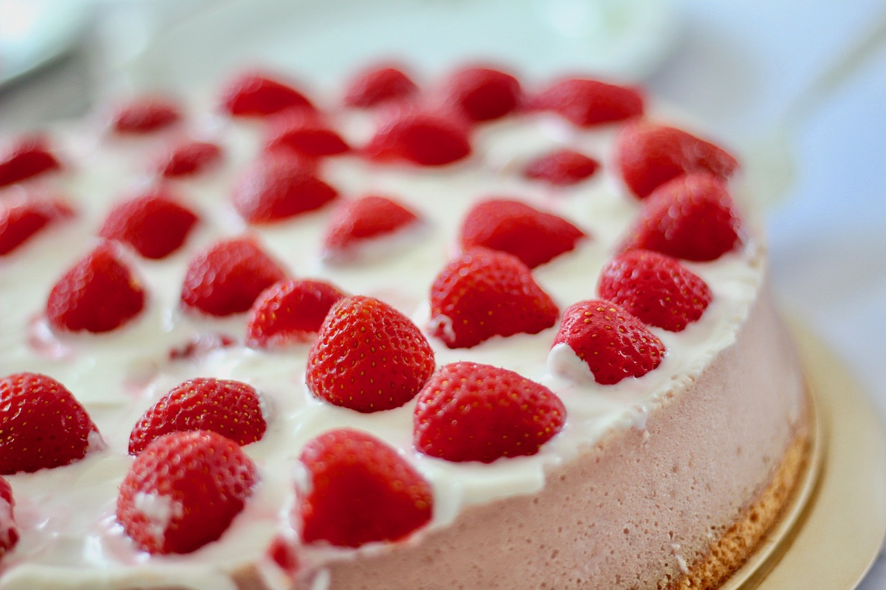 strawberries cake sweet free photo