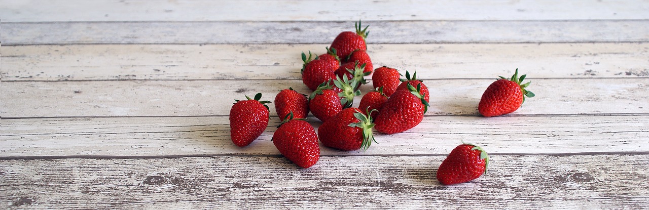 strawberries  summer  dessert free photo