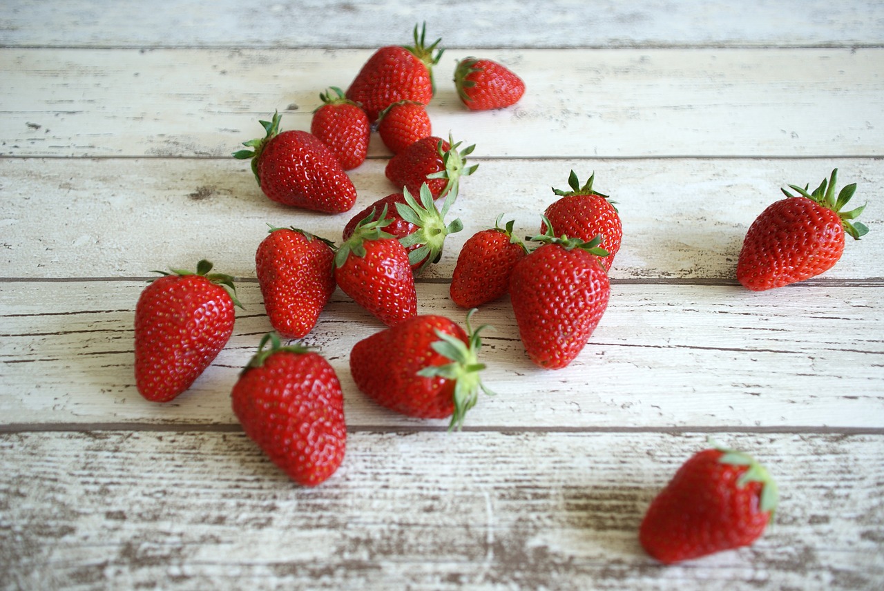 strawberries  fruit  berry free photo