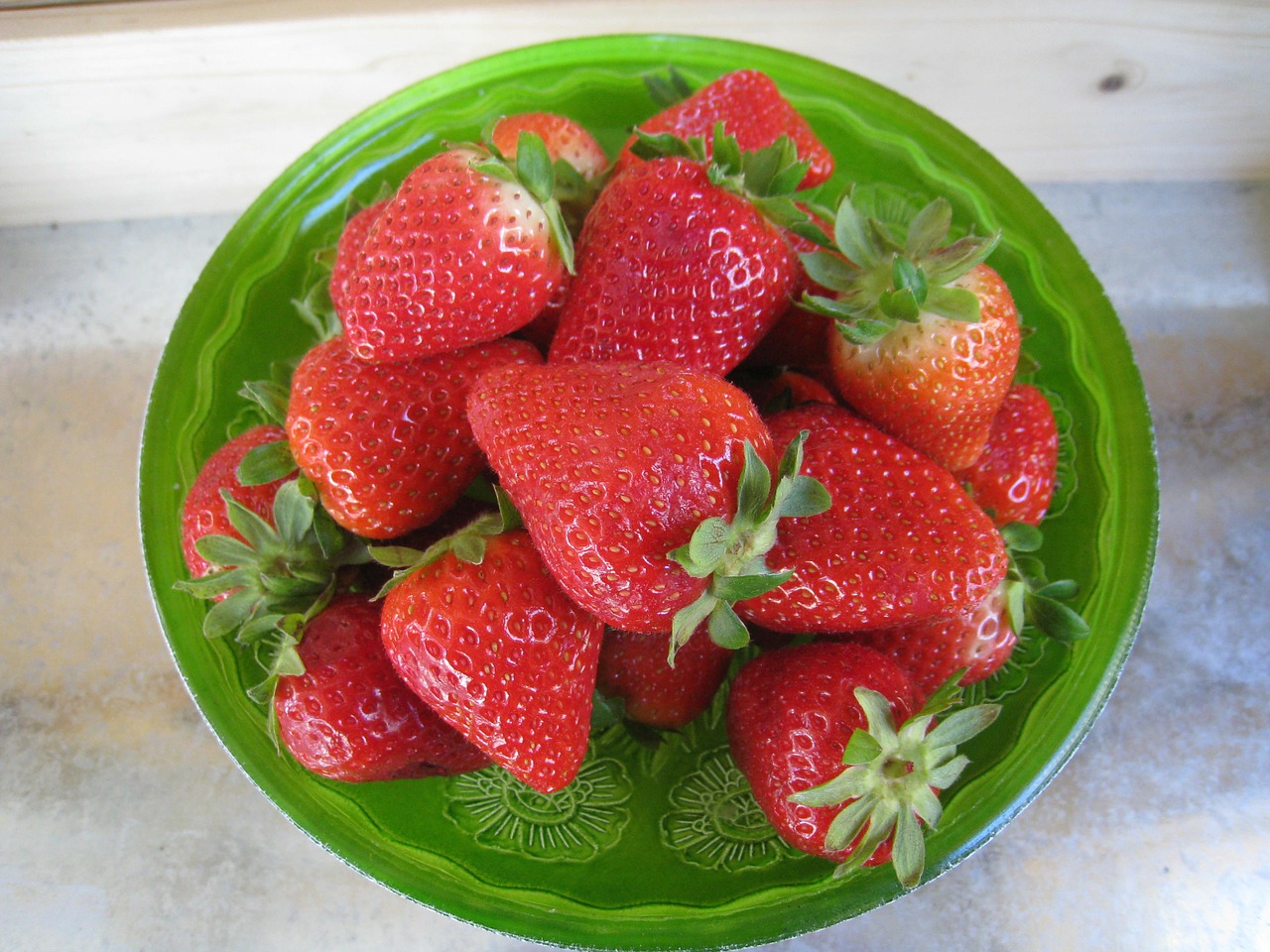 strawberries red barrel free photo
