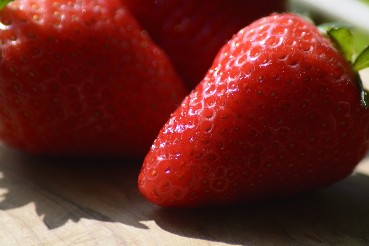 strawberries  berries  red free photo