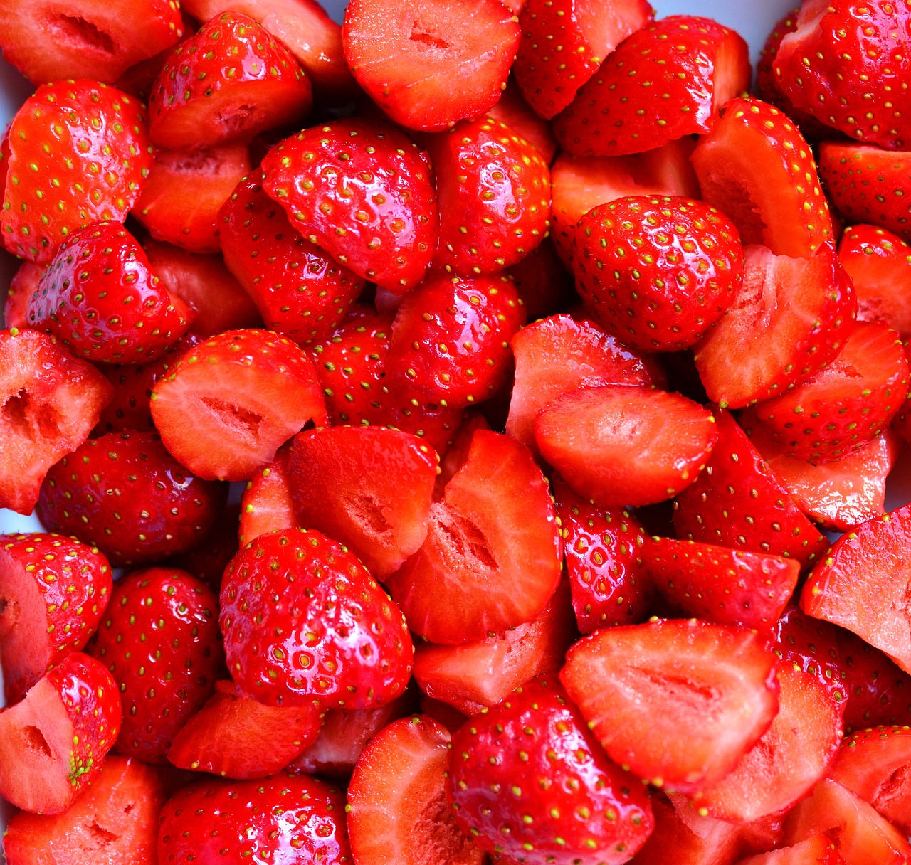strawberries  fruit  cut free photo