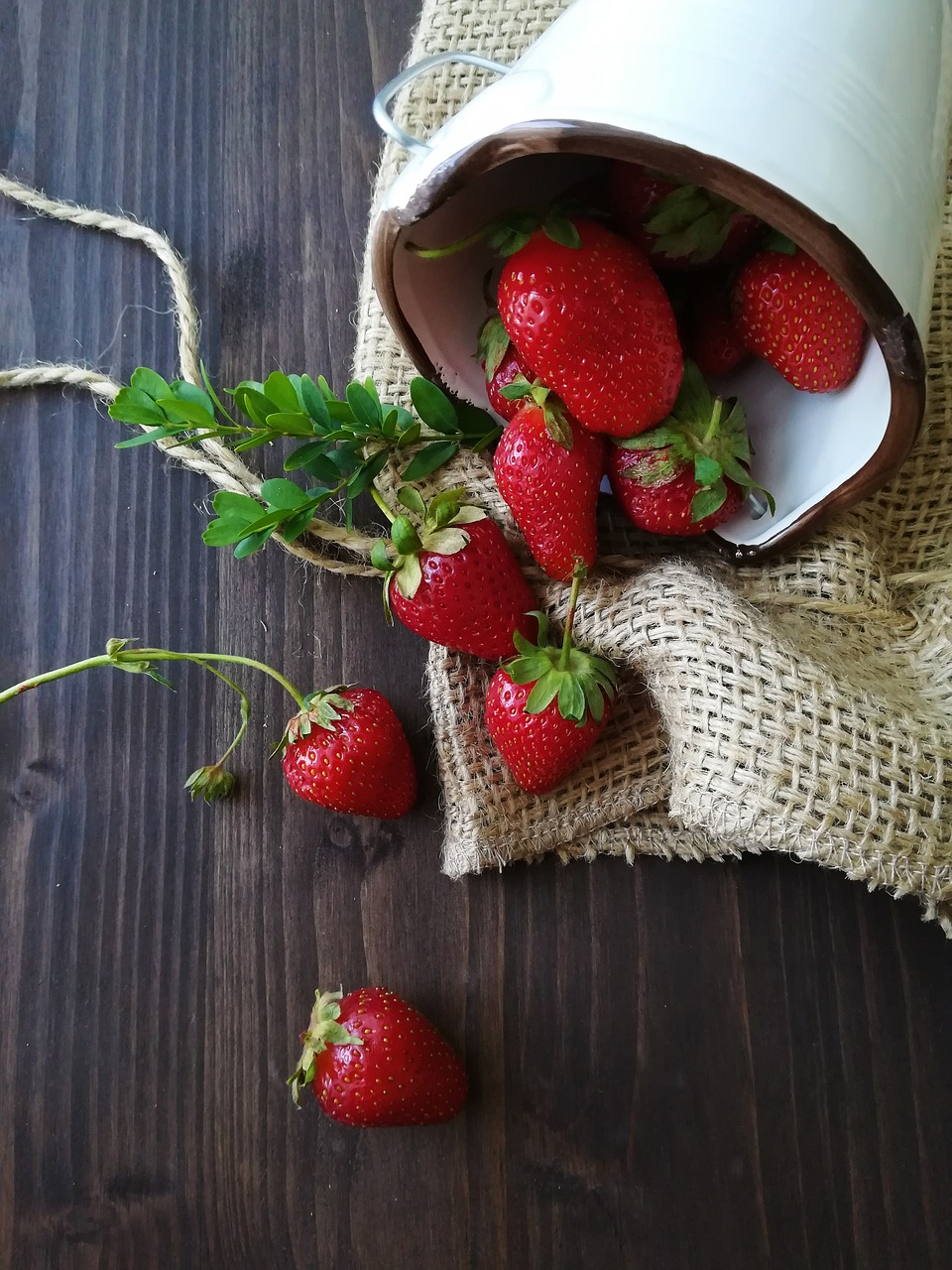 strawberries  fruit  food free photo