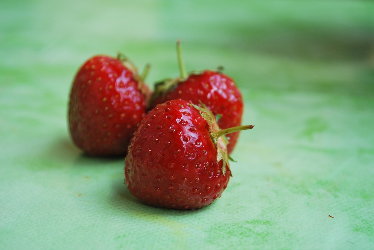 strawberries  fruits  summer free photo